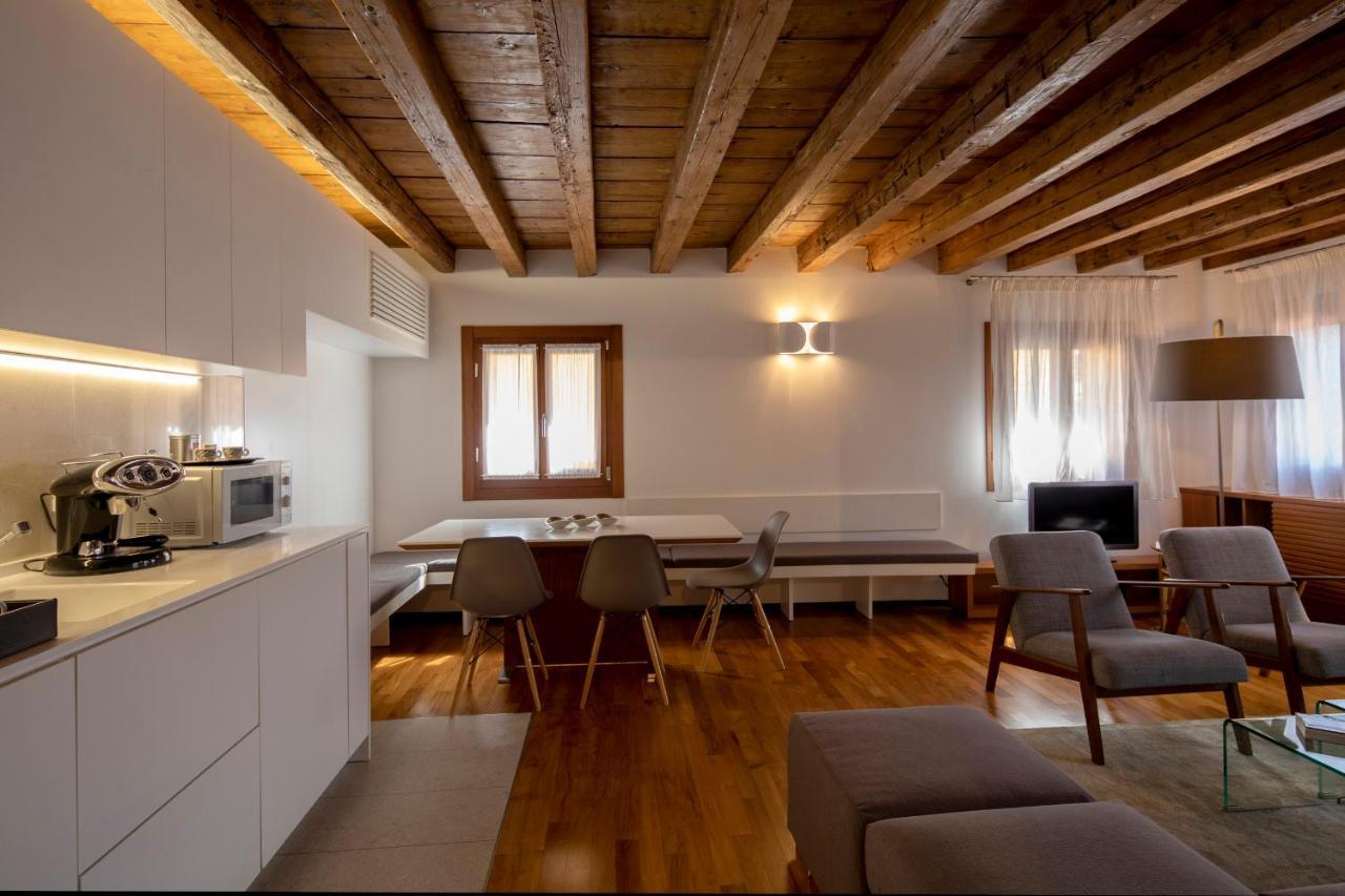 Ca' Della Scimmia-the Welcomist In *